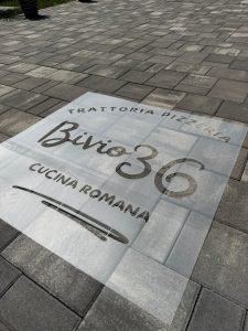 Logo šablona za pizzeriju Bivio 36 s tekstom i brojem izrađena za unutarnji dio pizzerije