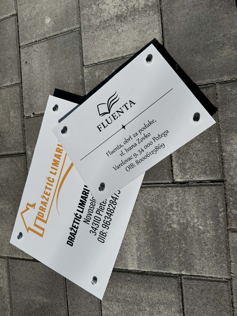 Natpisne table za tvrtke i obrte izrađene od aluminija s bušenim rupama za montažu